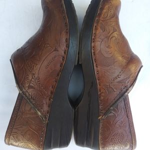 LL.BEAN Woman's Brown Leather clogs 6M